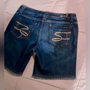 Seven Denim Jean Shorts - mid thigh length - Excellent condition 0 Flaws